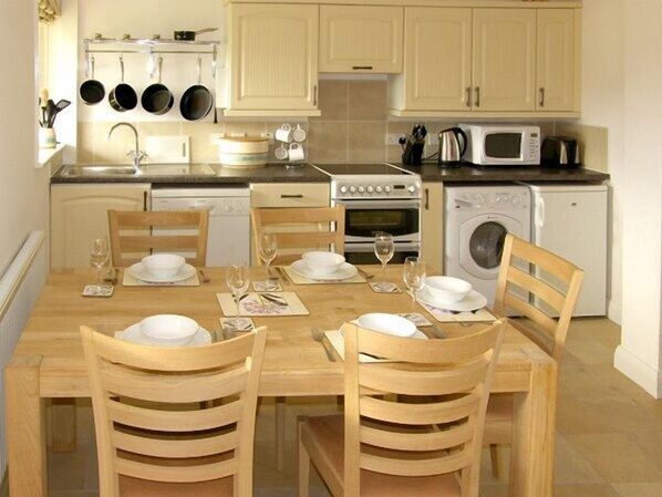 村舍 | 私人厨房 | 洗碗机、厨具/餐具