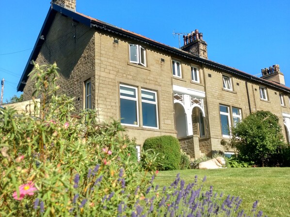Exterior - 1 Bridge End &amp; Garden (Skipton)