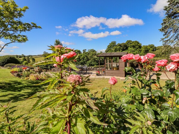 Cottage | Property grounds