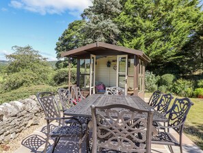Outdoor dining - 1 Bridge End &amp; Garden (Skipton)