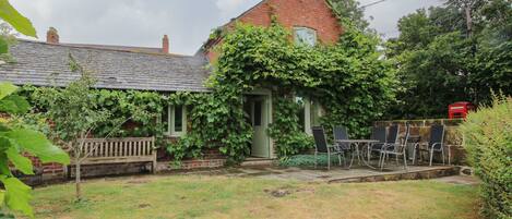 Cottage | Property grounds