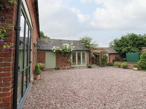 Cottage | Property grounds - Old Coach House (Shrewsbury)