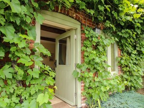 Cottage | Interior - Old Coach House (Shrewsbury)
