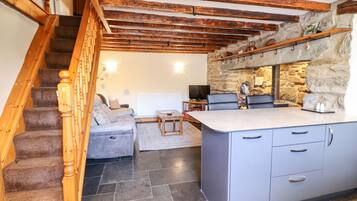 Cottage | Dapur pribadi | Kompor, mesin pencuci piring, dan kursi makan untuk bayi