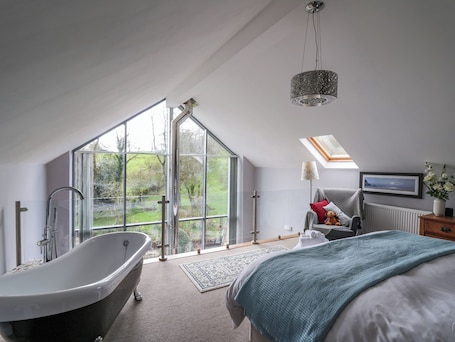 1 habitación, decoración personalizada y muebles diferentes