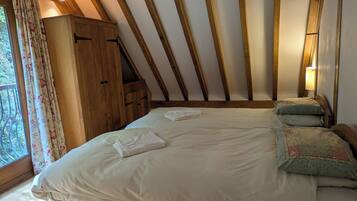 Cottage | 3 bedrooms, individually decorated, individually furnished