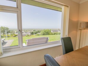 Cottage | 2 bedrooms, individually decorated, individually furnished, free WiFi