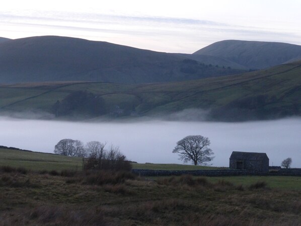 A rural landscape with rolling hills, a stone wall, and a solitary building. - Sally End (Kirkby Stephen)