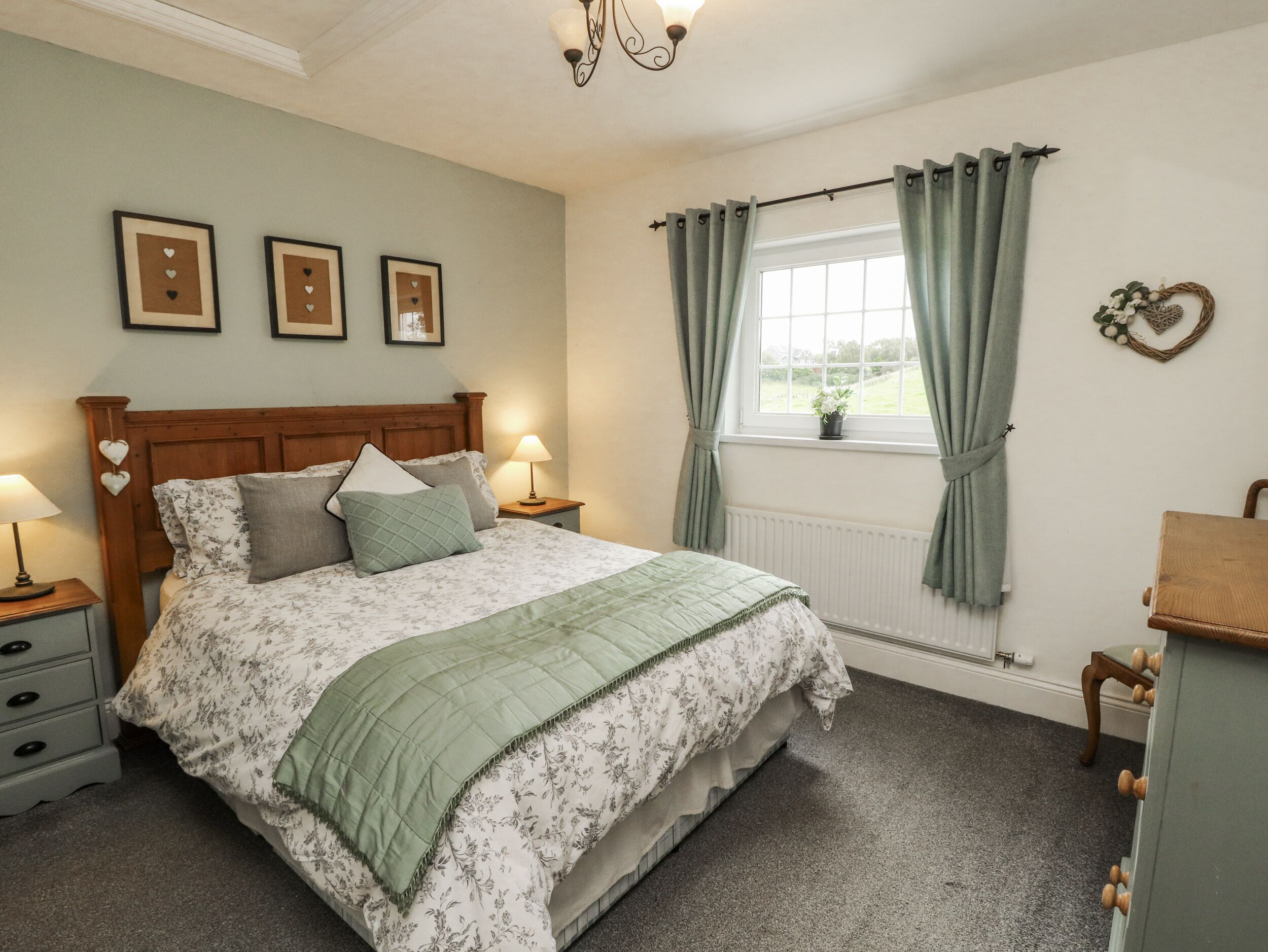 6 bedrooms, individually decorated, individually furnished, free WiFi