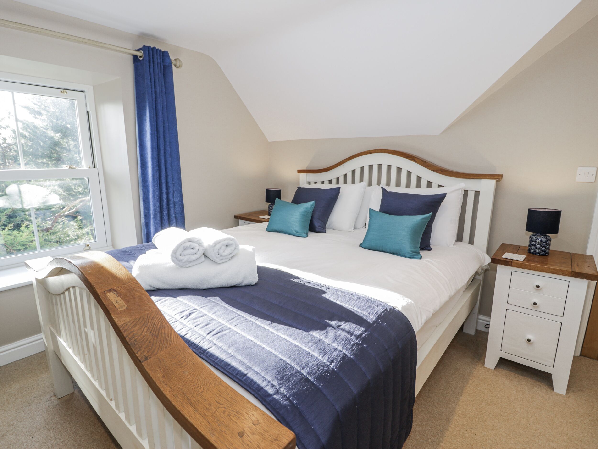 6 dormitorios, decoración individual, mobiliario individual