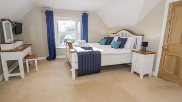 6 camere, con stile personalizzato, con arredamento individuale