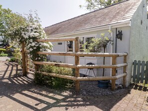 Cottage | Property grounds
