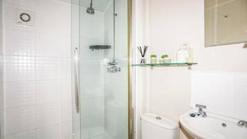 Shower dan pengering rambut