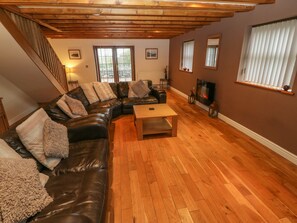 Cottage | Living room | TV - Cefn-yr-efail (Garndolbenmaen)