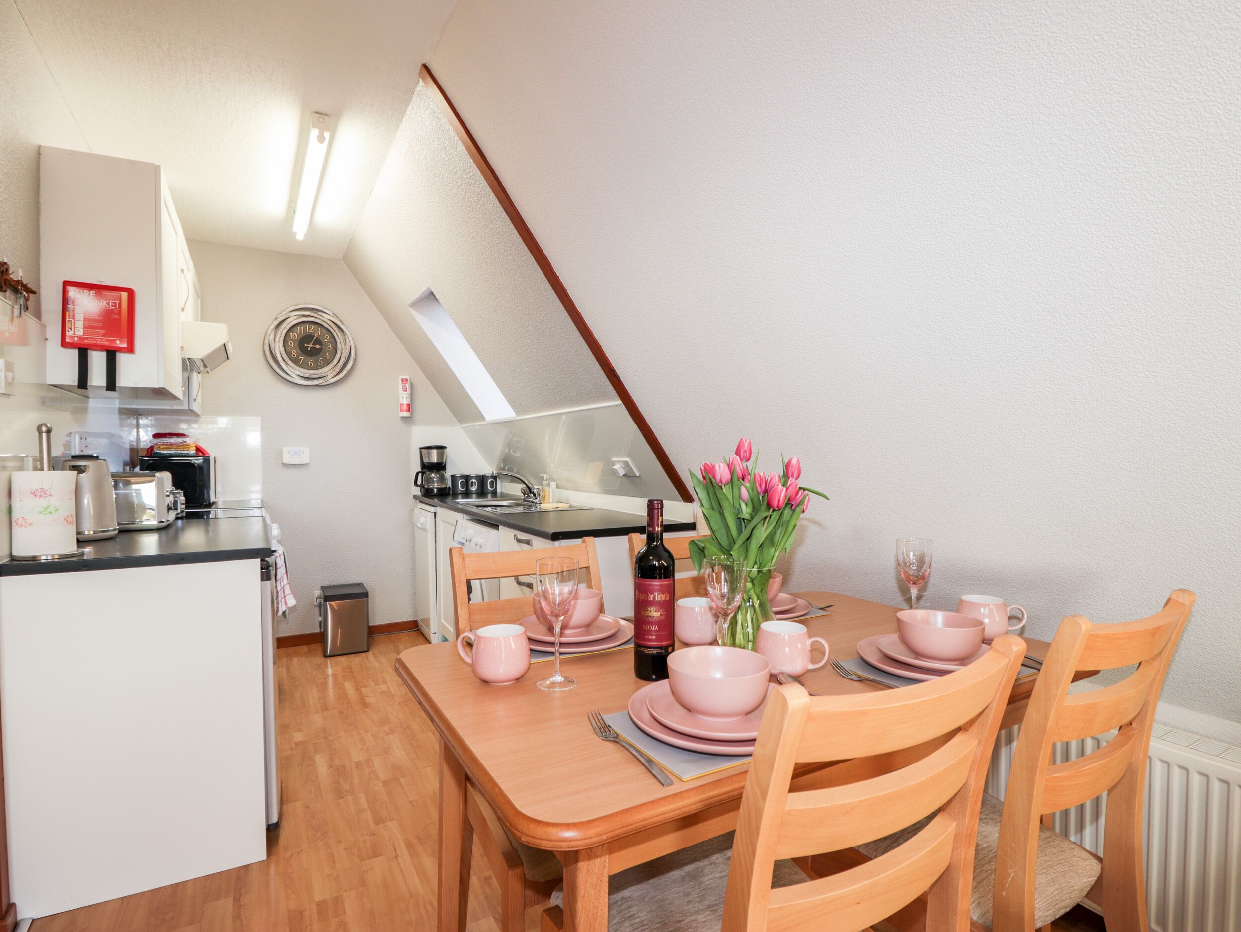 Ferienhaus | Eigene Küche | Herdplatte, Geschirrspüler, Kochgeschirr/Geschirr/Besteck