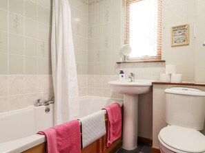 Cottage | Bathroom | Shower, hair dryer - Larchfield Chalet 2 (Strathpeffer)