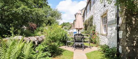 Cottage | Property grounds