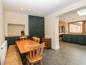 Cottage | Dining