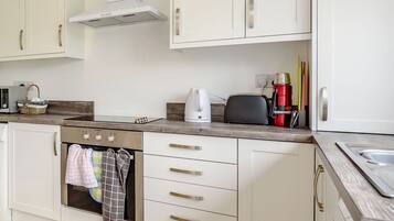 Cottage | Private kitchen | Stovetop, dishwasher, highchair, cookware/dishes/utensils