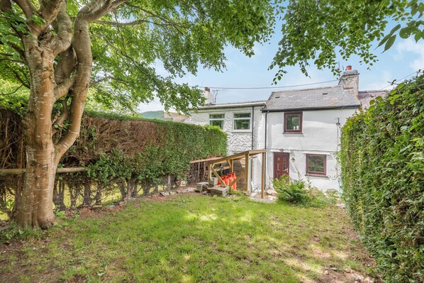 Cottage | Front of property - 3 Tyn Y Mynydd (Betws-Y-Coed)