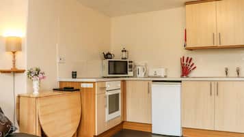 Cottage | Dapur peribadi | Kerusi tinggi, alat memasak/pinggan mangkuk/perkakas dapur