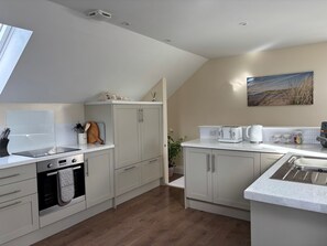 Casa de campo | Cozinha privada | Geladeira, micro-ondas, cooktop, lava-louças