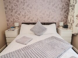 2 habitaciones, decoración personalizada y muebles diferentes 