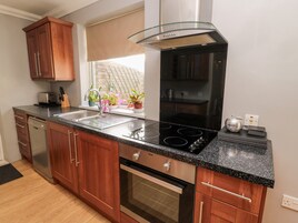 Cottage | Private kitchen | Stovetop, dishwasher, highchair, cookware/dishes/utensils