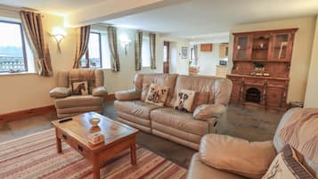 Cottage | Living area