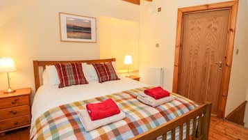 Cottage | 3 bedrooms, individually decorated, individually furnished, free WiFi