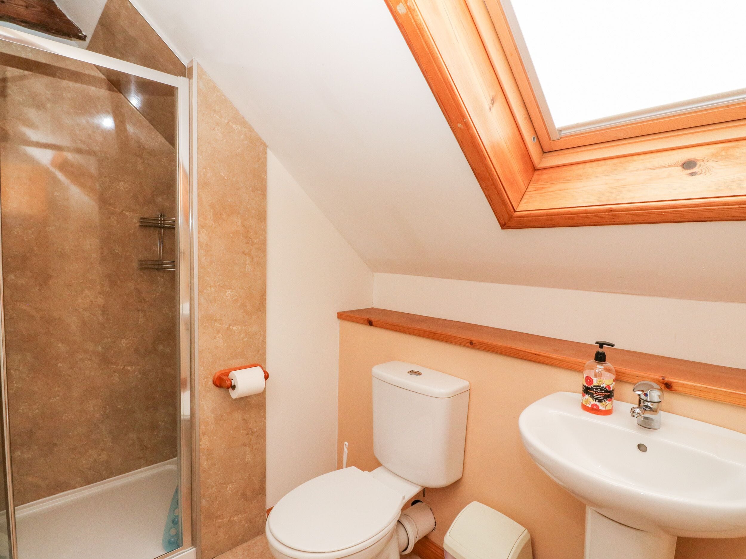 Cottage | Kamar mandi | Shower dan pengering rambut