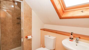 Cottage | Kamar mandi | Shower dan pengering rambut