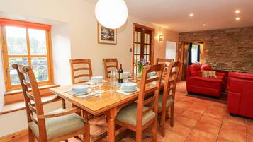 Cottage | Private kitchen | Stovetop, dishwasher, highchair, cookware/dishes/utensils