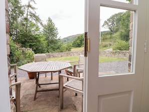 Cottage | Outdoor dining