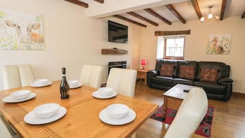 Cottage | Dining