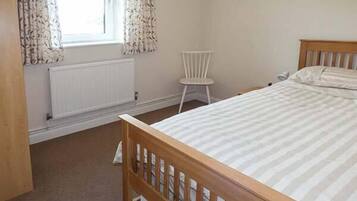 Cottage | 2 bedrooms, individually decorated, individually furnished