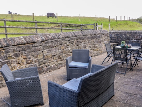 Casa de campo | Restaurante al aire libre. Downsdale Cottage