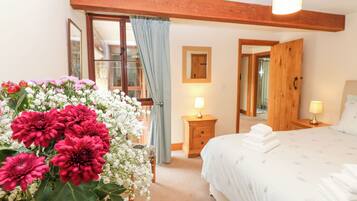 Cottage | 4 bedrooms, individually decorated, individually furnished, free WiFi