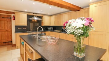 Cottage | Cucina privata | Piano cottura, lavastoviglie, seggiolone, pentole/stoviglie/utensili