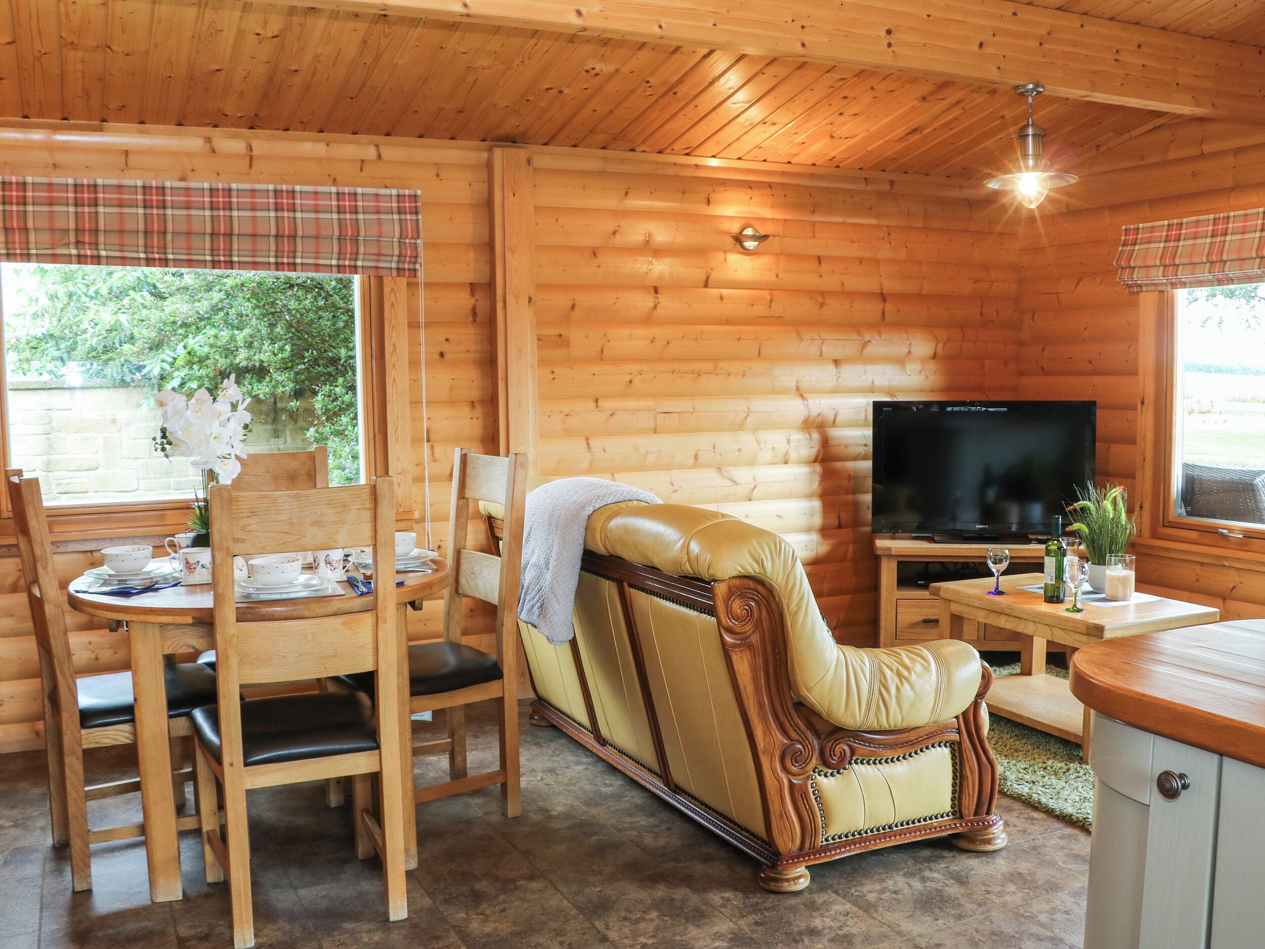 Cottage | Dining