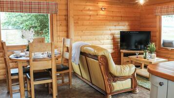 Cottage | Dining