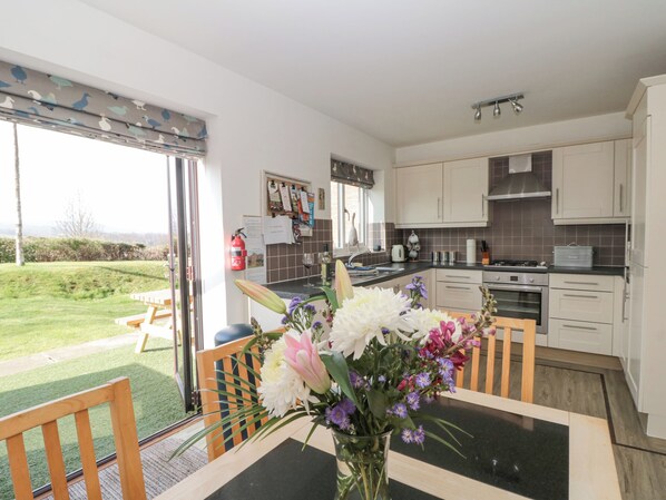 Cottage | Private kitchen - Waddleduck (Whitby)