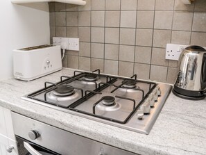 Cottage | Cucina privata | Frigorifero, lavastoviglie, bollitore elettrico, tostapane