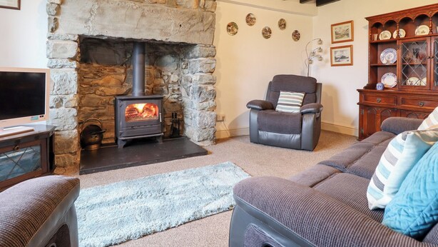 Unclassified image, 1 of 33, button - Bryn Re (Blaenau Ffestiniog)