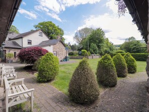 Cottage | Property grounds - Riverside Barn (Abergavenny)