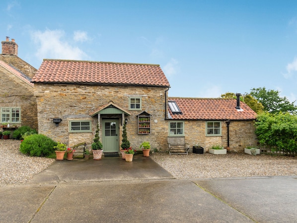 Cottage | Front of property - Owl's Nest (York)