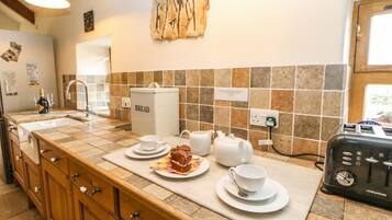 Cottage | Private kitchen | Fridge, stovetop, dishwasher, highchair