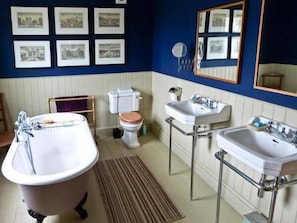 Cottage | Bathroom