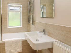 Cottage | Bathroom | Shower
