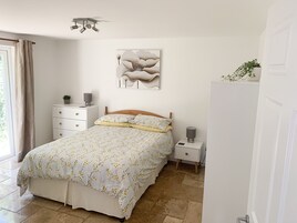 Cottage | 3 bedrooms, individually decorated, individually furnished, free WiFi